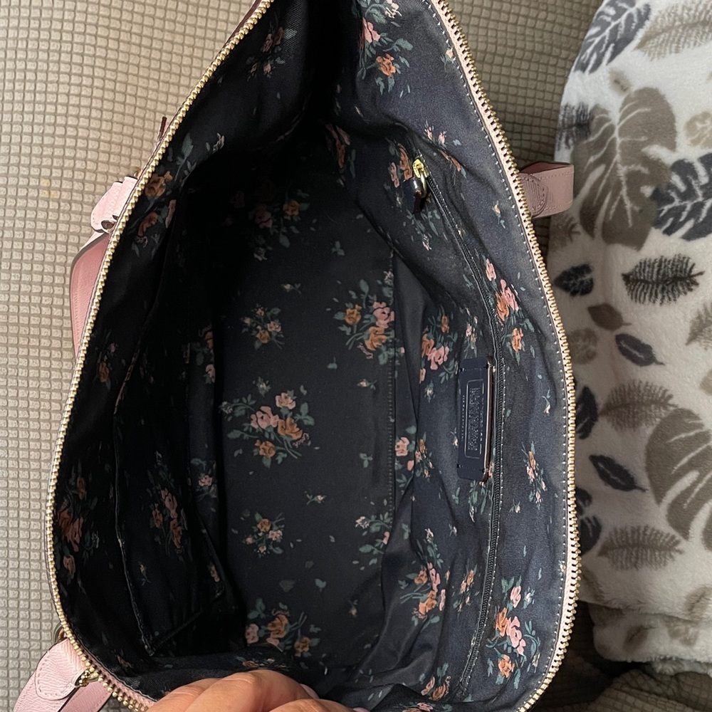 Coach Gallery Tote with RoseBouquet interior b2039-91147 - Picture 8 of 9